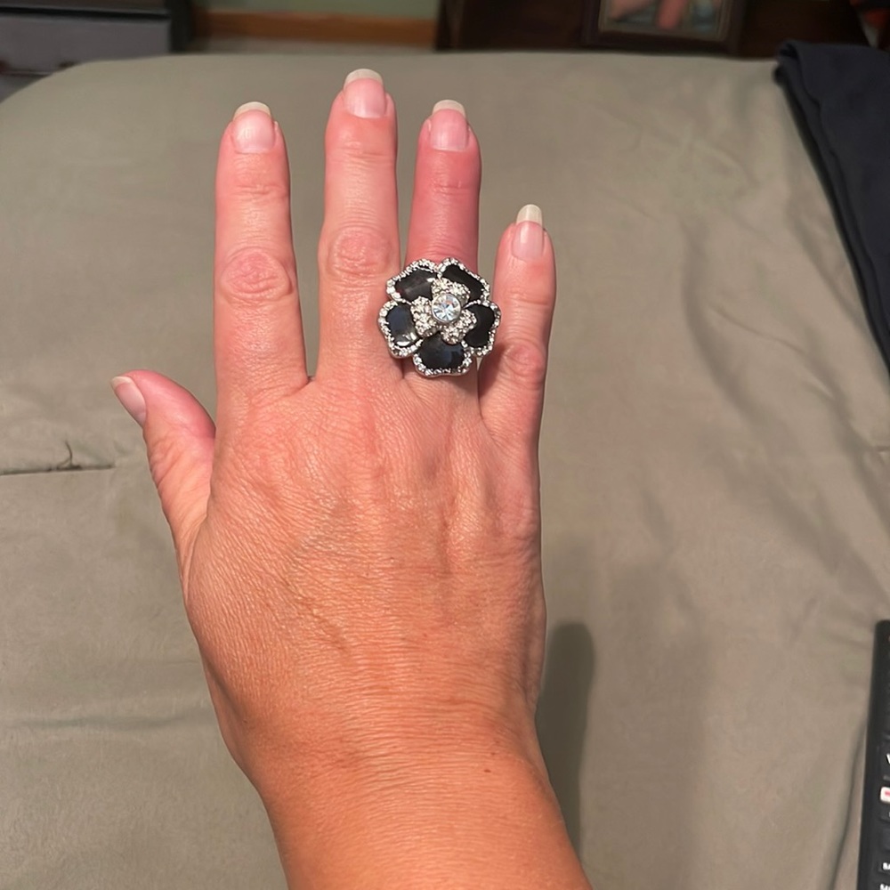 Lia Sophia beautiful Dahlia black and silver flower ring, size 9